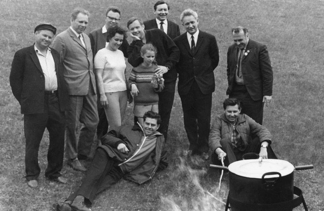 Первый человек, побывавший на Луне, устраивал пикники на Обском море с советскими космонавтами и учёными