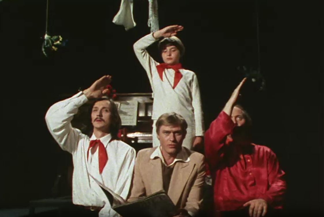 Кадр из телеверсии спектакля "Дорогие мои, хорошие" (1988)
