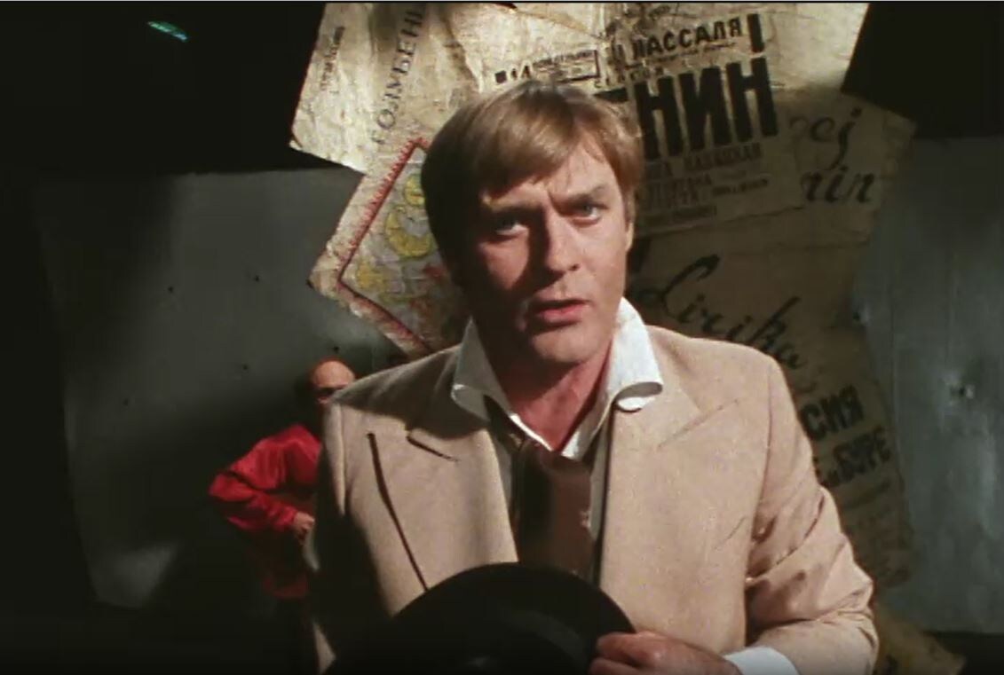 Кадр из телеверсии спектакля "Дорогие мои, хорошие" (1988)