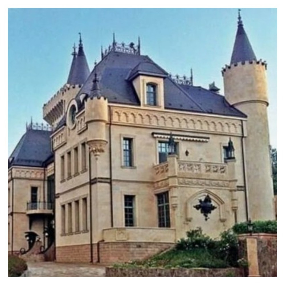 Тот самый замок в деревне Грязи