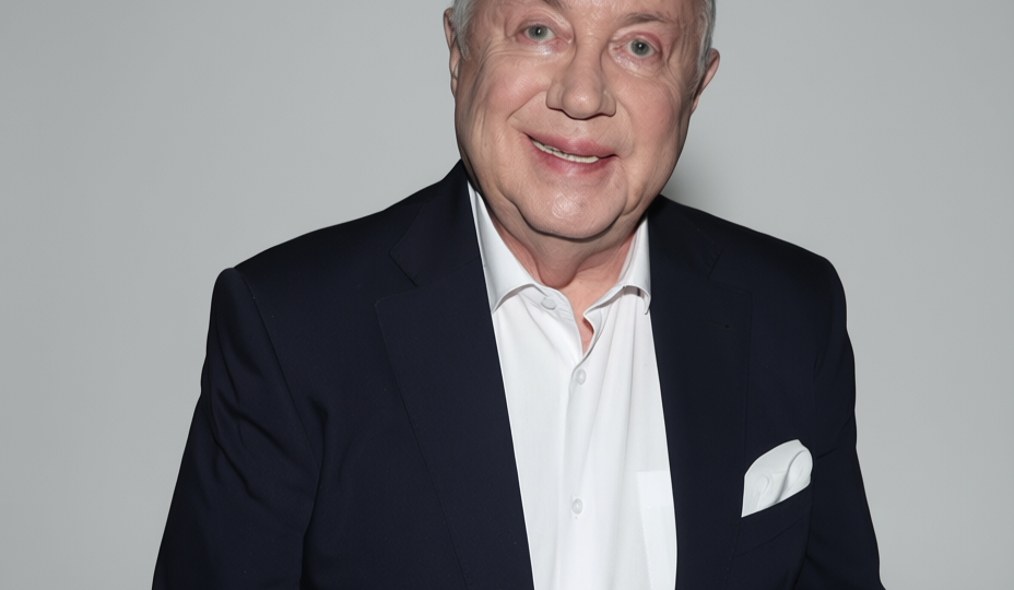 Уже больше 50 лет состоит в фиктивном браке. Кобзон спас его после аварии. Как выглядит семья Владимира Винокура