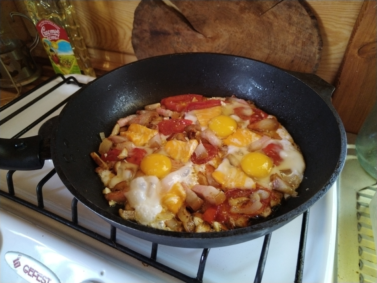 Даже на даче ЯИЧНИЦА обязательна на завтрак!!!