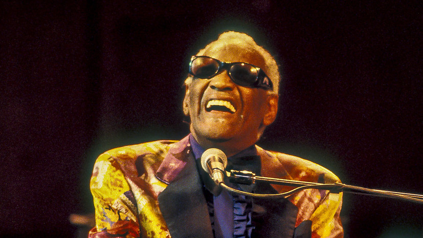     Рэй Чарльз Робинсон родился 23 сентября 1930 года в городке Олбани, штат Джорджия, в очень бедной семье. Детство и юность будущего музыканта прошли в Гейнсвилле (штат Флорида) Gettyimages.ru Jack Vartoogian