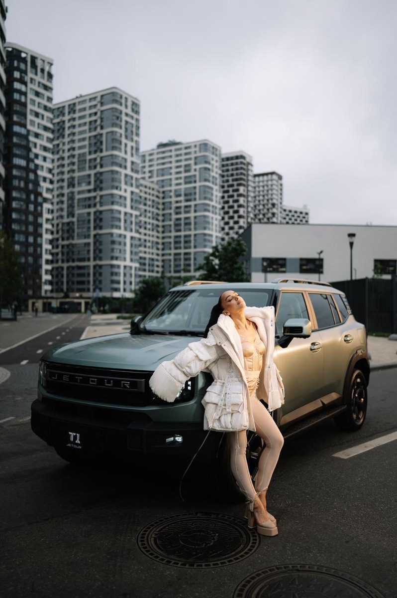    В клипе Мари Краймбрери появился новый кроссовер Jetour T1