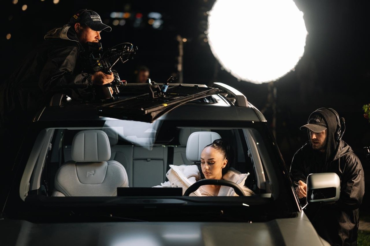    Мари Краймбрери первой села за руль Jetour T1 в России