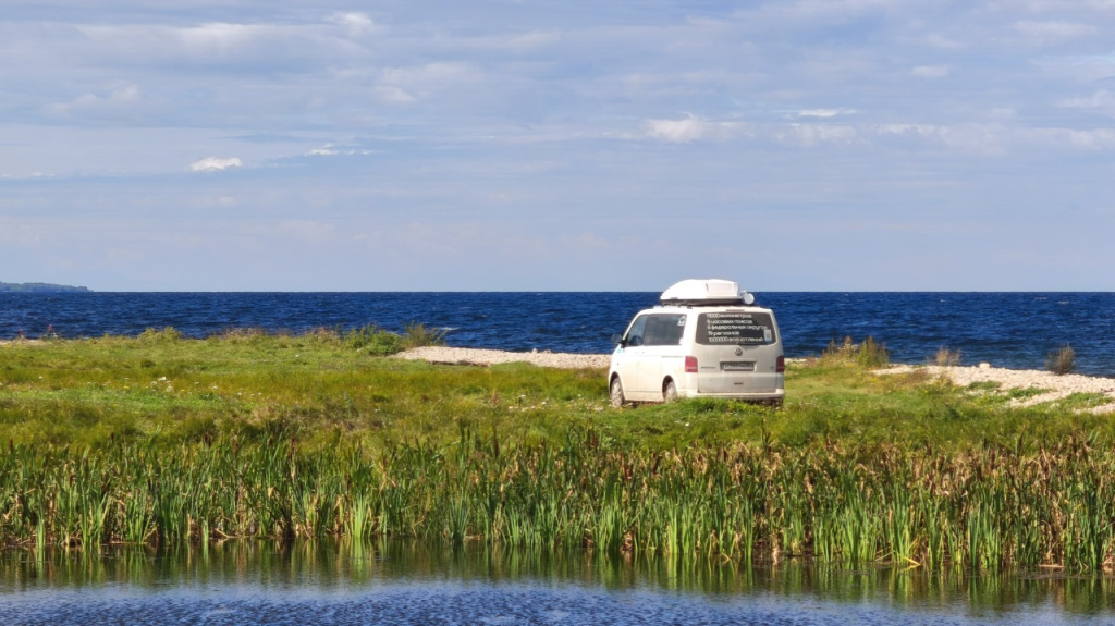 3 машина.jpg
Минивэн, или «лайнер», череповецких путешественников на фоне прекрасного пейзажа.
Хоть на заставку рабочего стола ставь!
