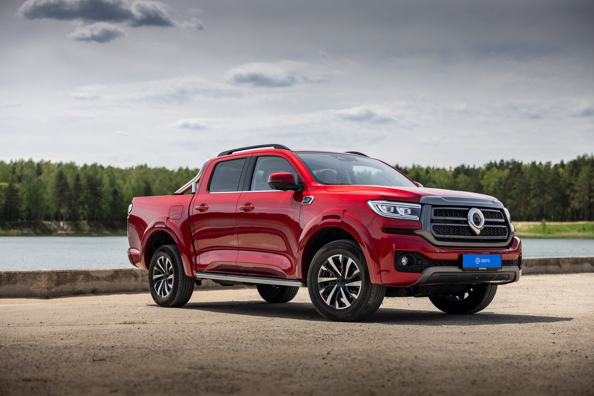    GWM Poer может похвастать яркими цветами: помимо классических черного, белого и серого, пикап красят в красный и синий «металлики»