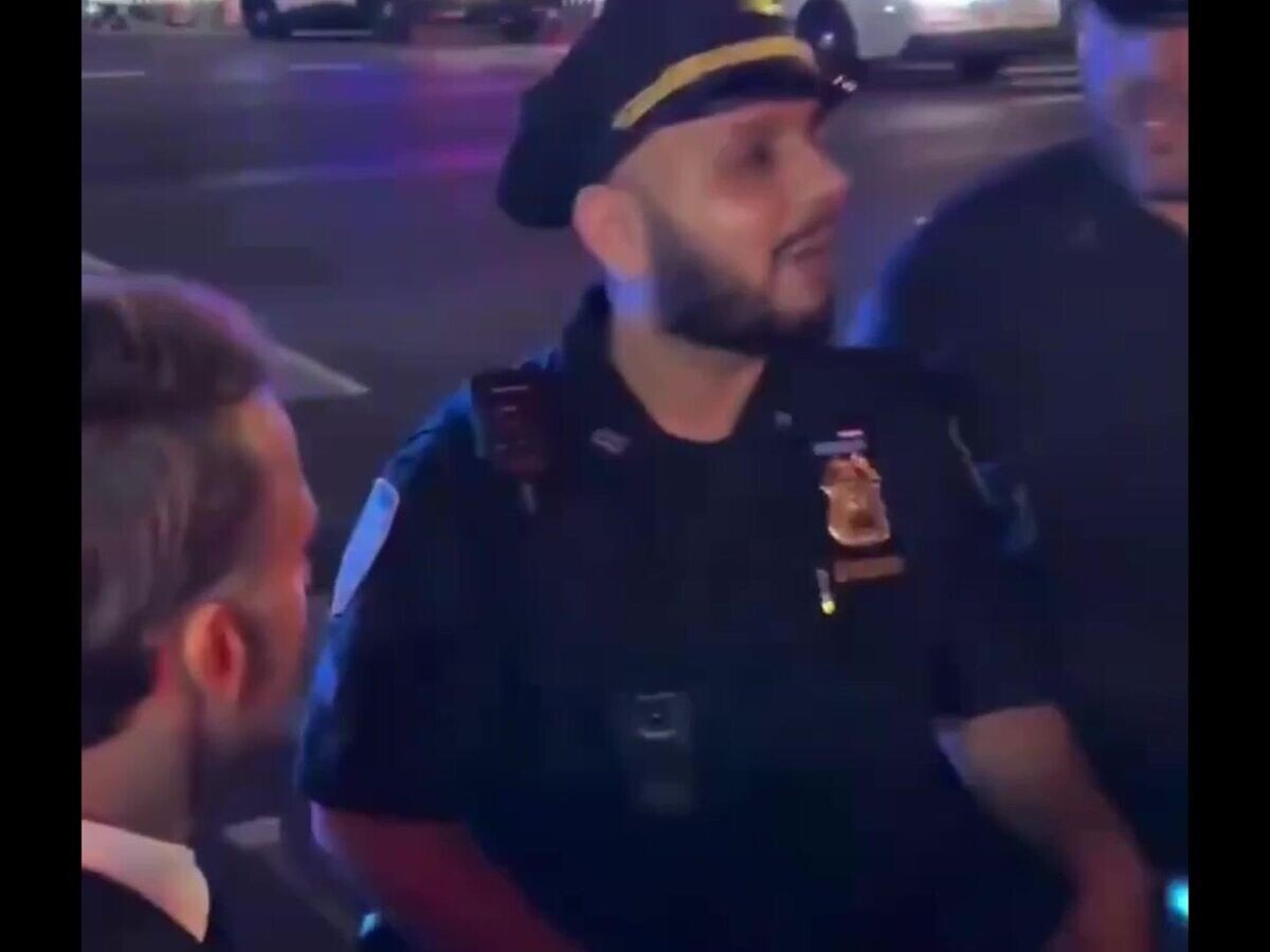    Полиция не позволяет проехать Макрону. Кадры из Нью-Йорка© местные СМИ