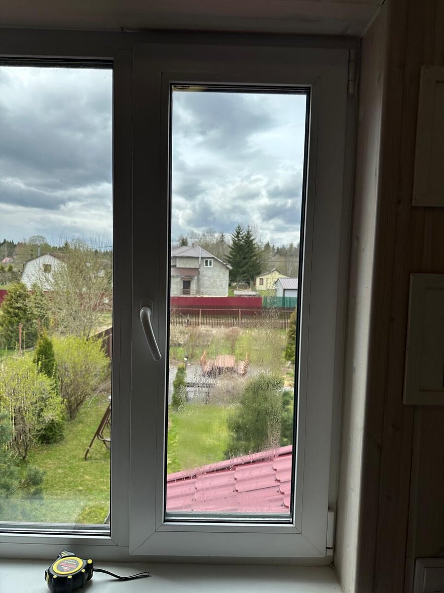 Напишите нам в в Ватсап +7-931-582-68-50 или позвоните по телефону 9-043-042 — и договоритесь о времени прихода мастера по ремонту окон в Гатчине.