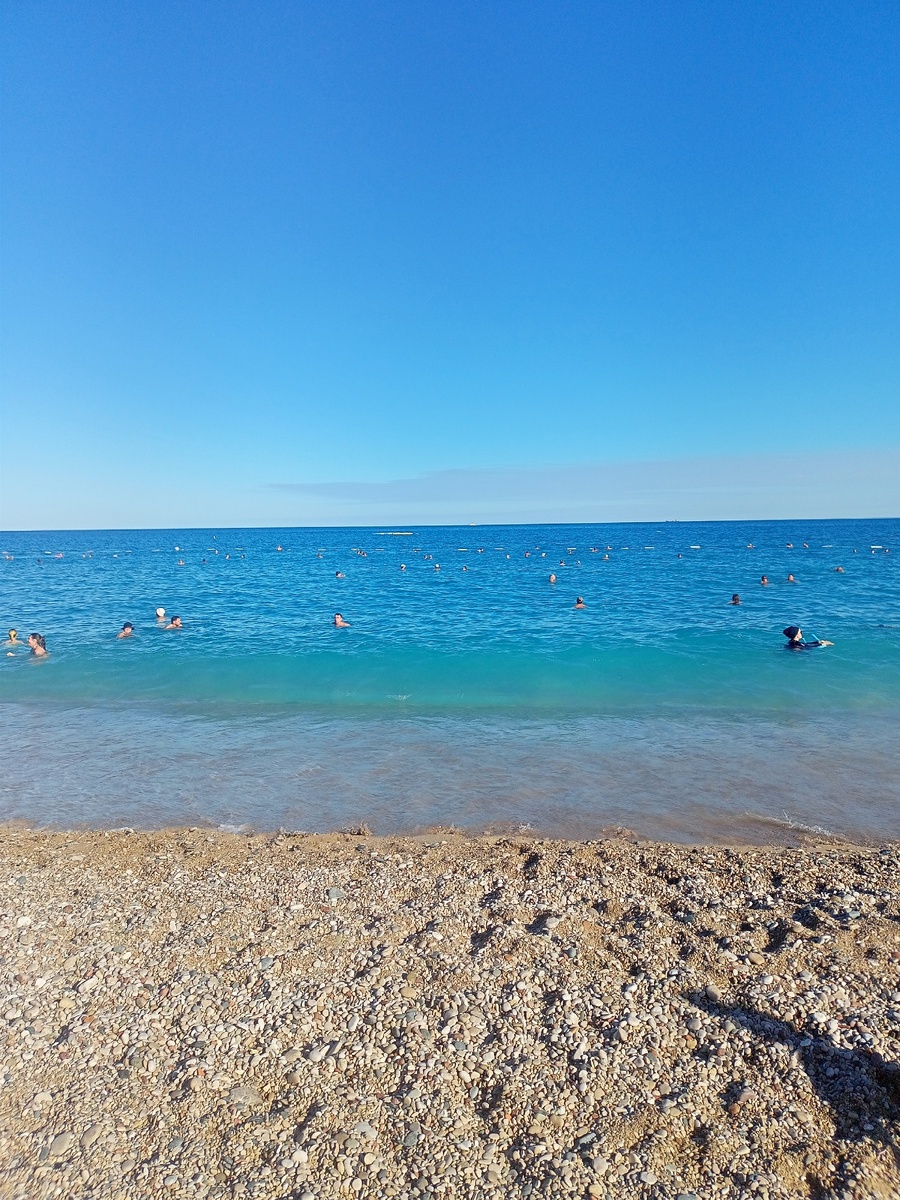 А море бирюзовое, теплое...