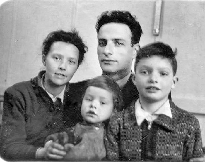 В.А. Цукерман с семьей