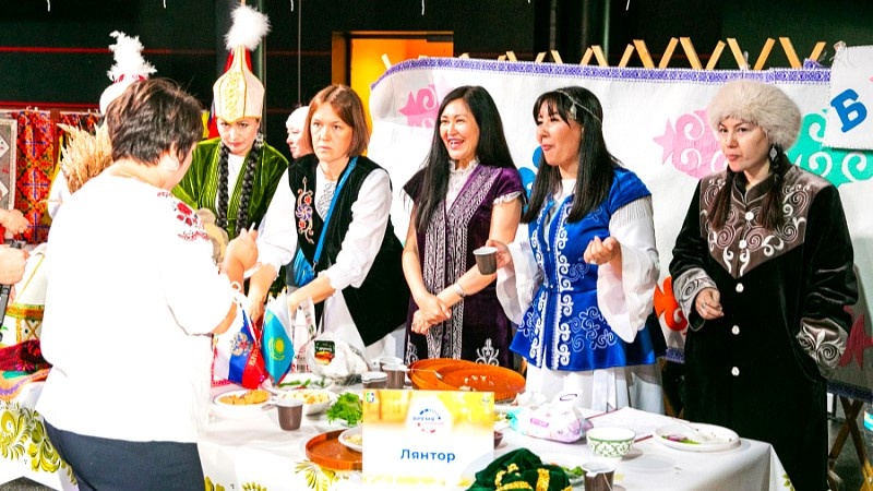    В Сургутском районе накрыли праздничные столы с национальными блюдами