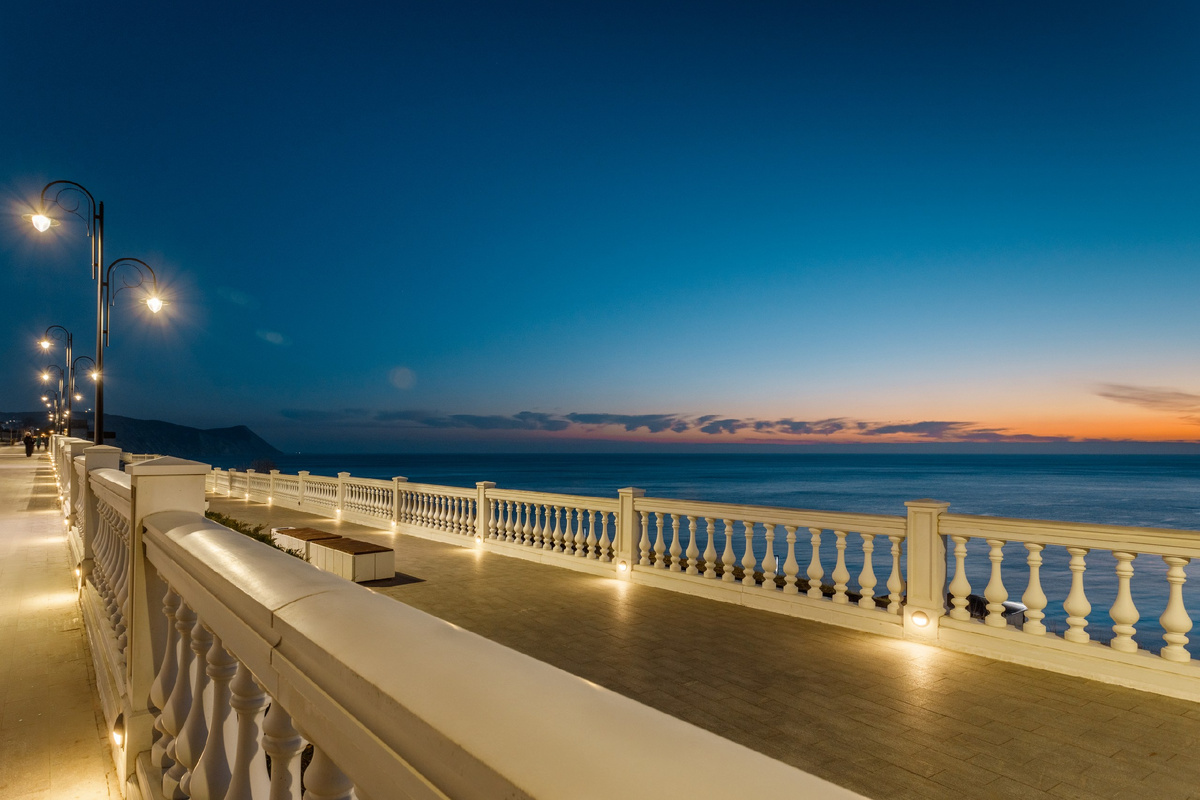 Новая белая набержная Анапа