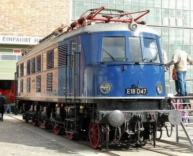 E18 одно из ранних детищ Lokomotivbau Elektrotechnische Werke