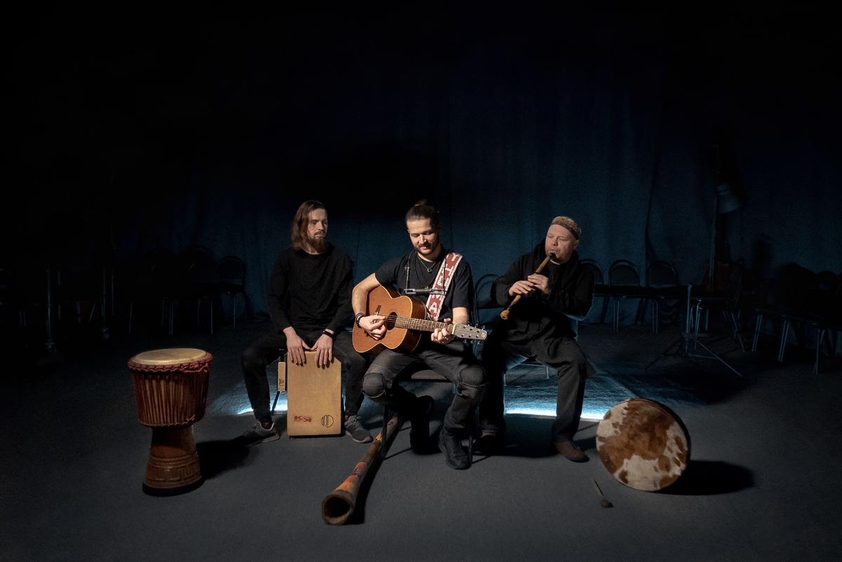 Этника в темноте