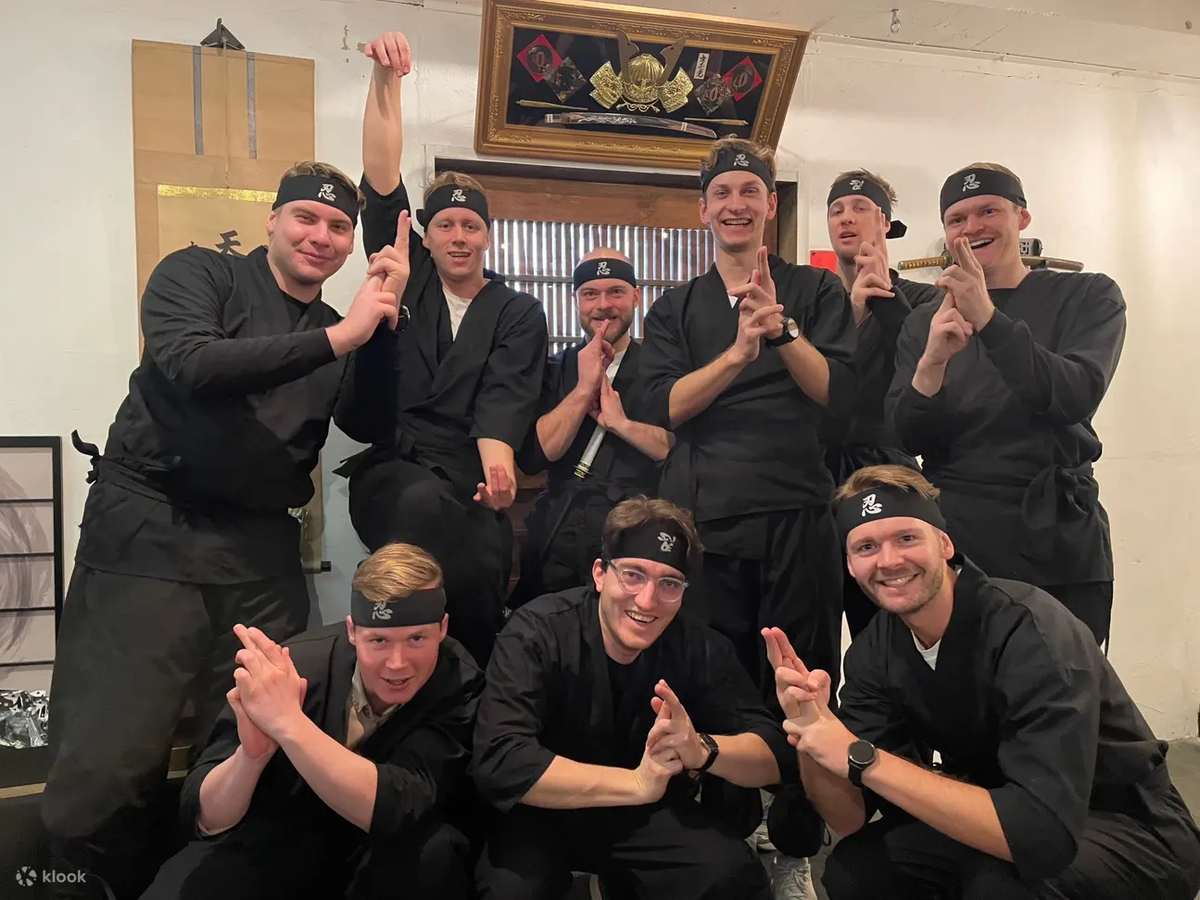 Пожалуйста, сделайте как можно больше фотографий в этом замечательном костюме.