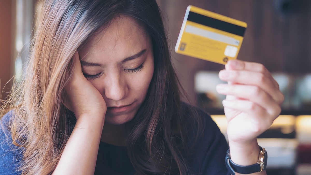 Банки начали массово обнулять лимиты по кредитным картам: в чем причина?