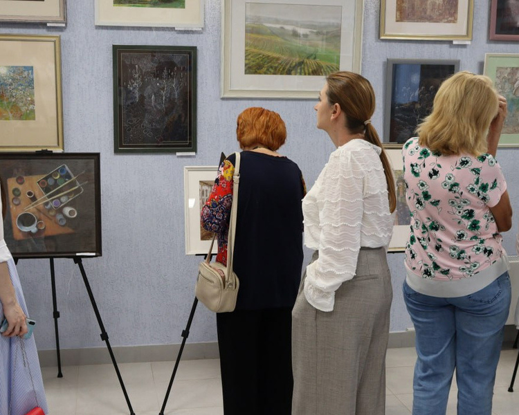     В Курске открылась персональная выставка Натальи Рянской-Завалко