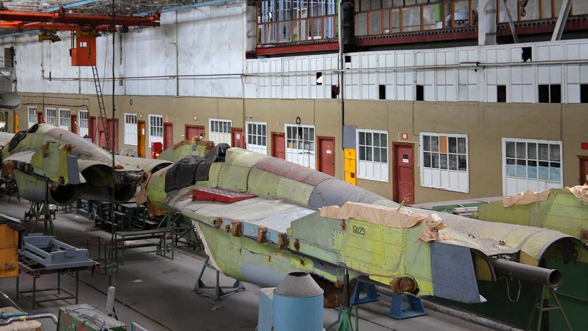 На фотографии: бывший сборочный цех контрукторского бюро «Микоян» (КБ МиГ).