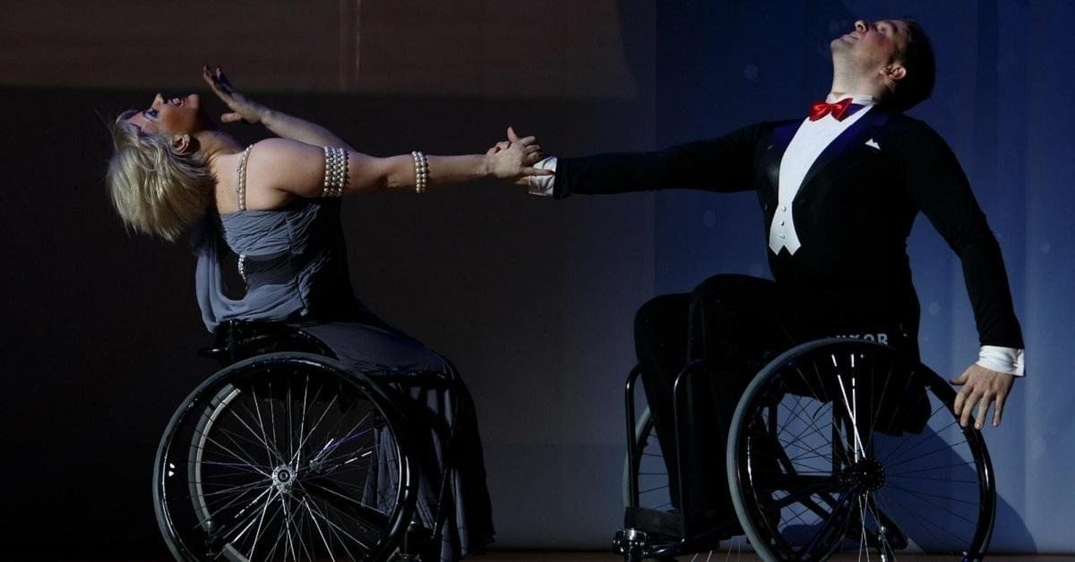 Вечер «С теплом и лаской к человеку»                                                                                    Международный день инвалидов — это особенная дата в календаре. В этот день с уважением вспоминаем тех, кто, несмотря на трудности, проявляет невероятное упорство и мужество, раскрывая свои таланты и способности. Этот день для людей с ограниченными возможностями станет настоящим праздником — праздником общения, радости от встречи друг с другом и открытия новых талантов. Организаторы мероприятия подготовили увлекательную программу, наполненную песнями, шутками и играми. А в финале праздника всех присутствующих ожидает вкусный ароматный чай.