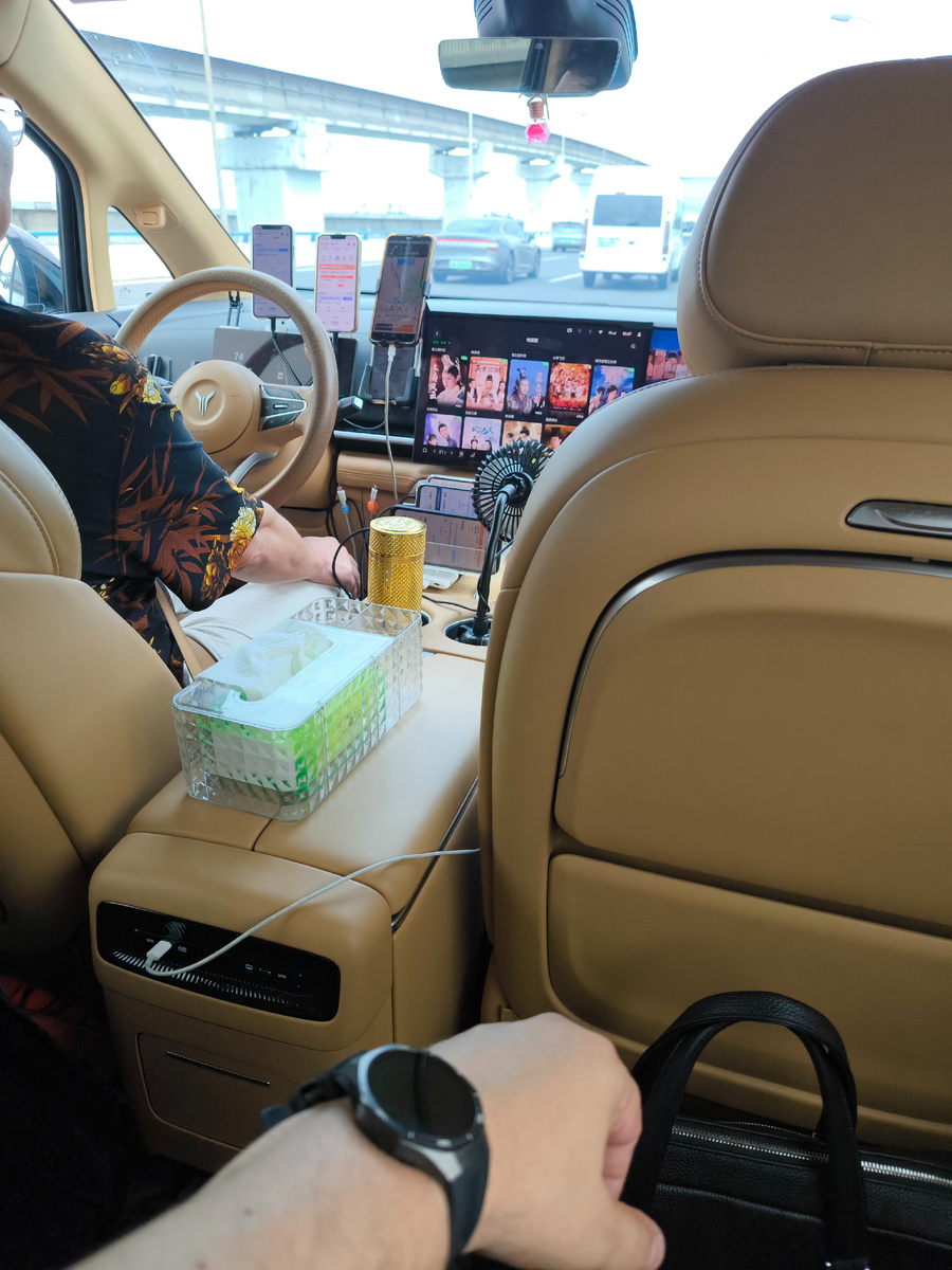 Наше комфортное такси Воях минивэн. Для семьи самое то и багаж поместился