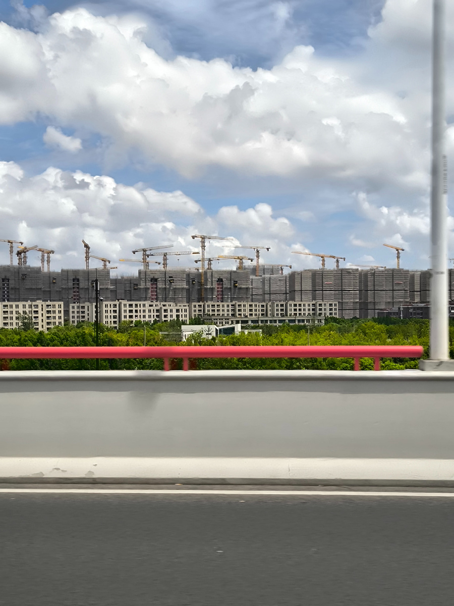 Вот например строится новый квартал. Каждый дом в сетке, чтобы не летели на окружающих