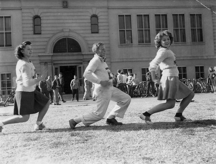 Бобби-соксер