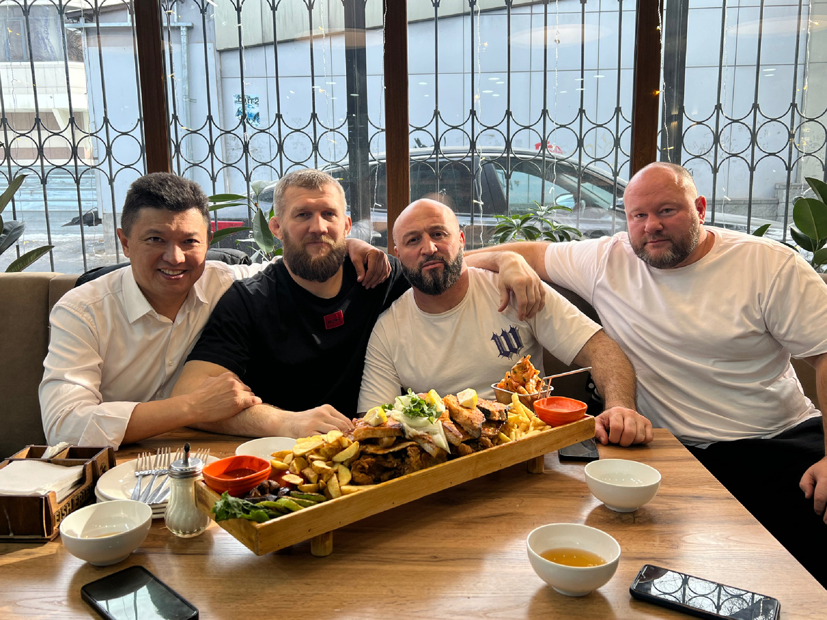 С друзьями по спорту💪