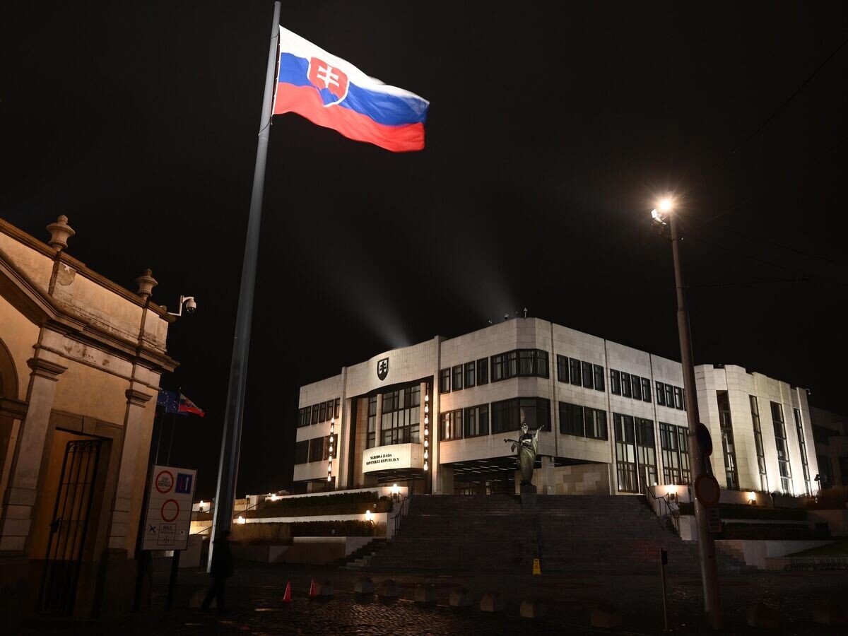    Здание парламента Словакии (Народной Рады) в Братиславе© РИА Новости / Сергей Пивоваров