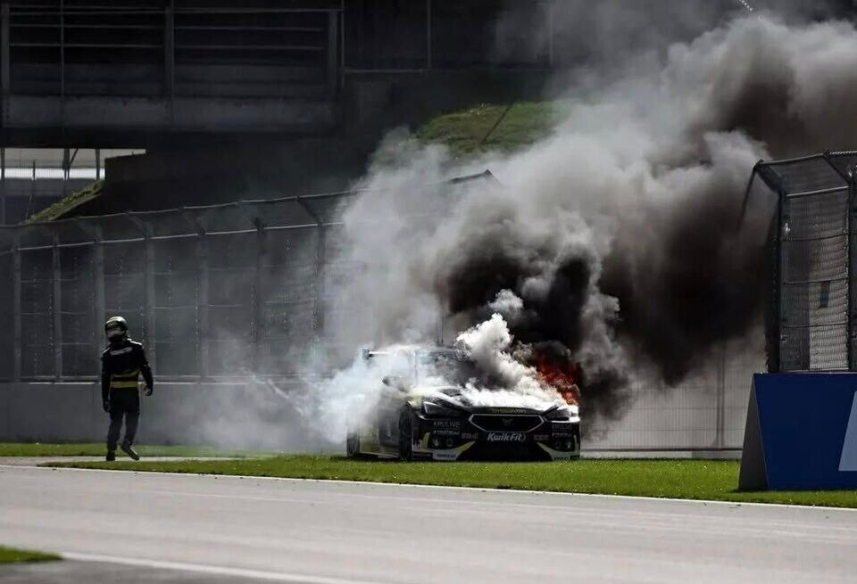    Соцсети Николаса Хэмилтона