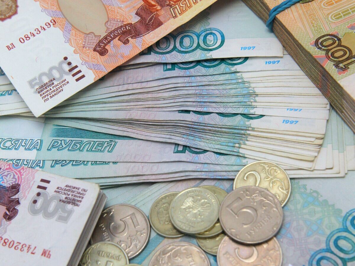    Рублевые купюры разного достоинства© РИА Новости . Илья Питалев