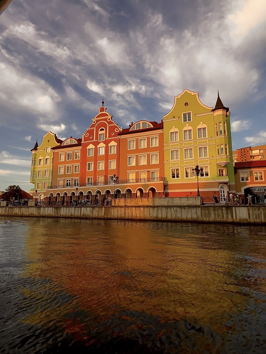 Полюбить Калининград за день легко — достаточно купить зонт и забыть его в первой же кофейне (: