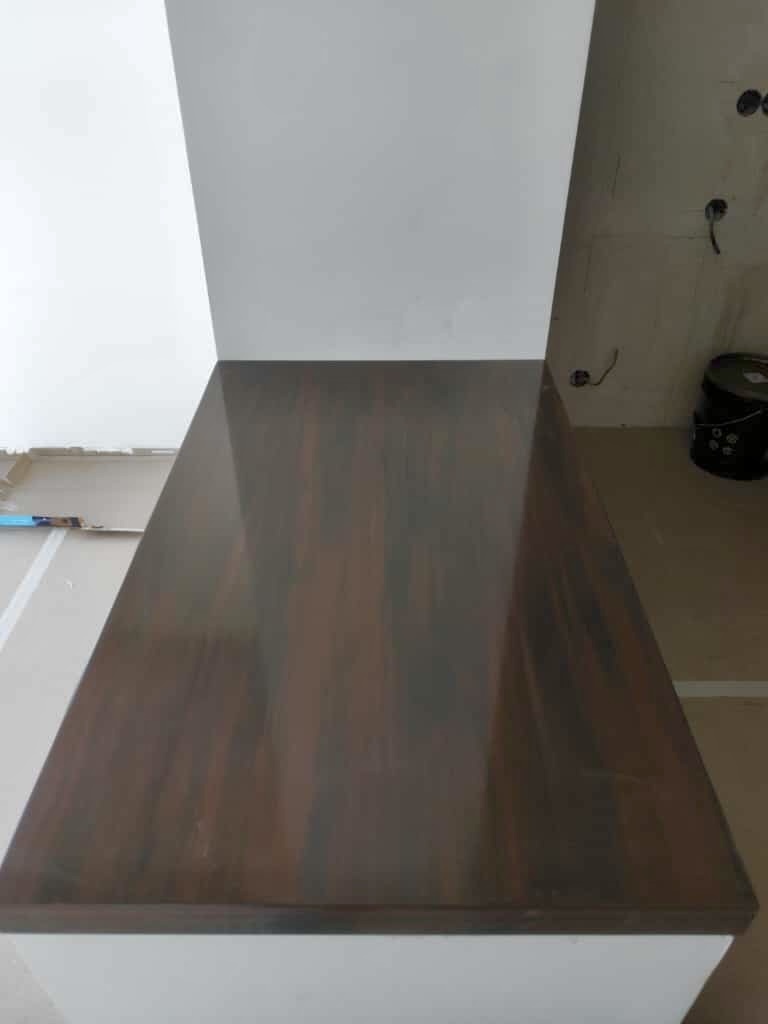 подоконник из акрилового камня под дерево