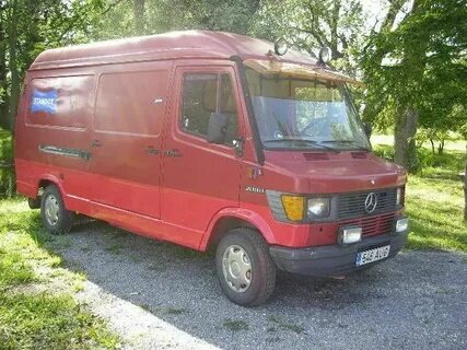 Цельнометаллический фургон Mercedes-Benz T1 208D