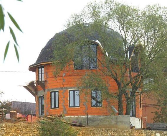 Старинный круглый дом