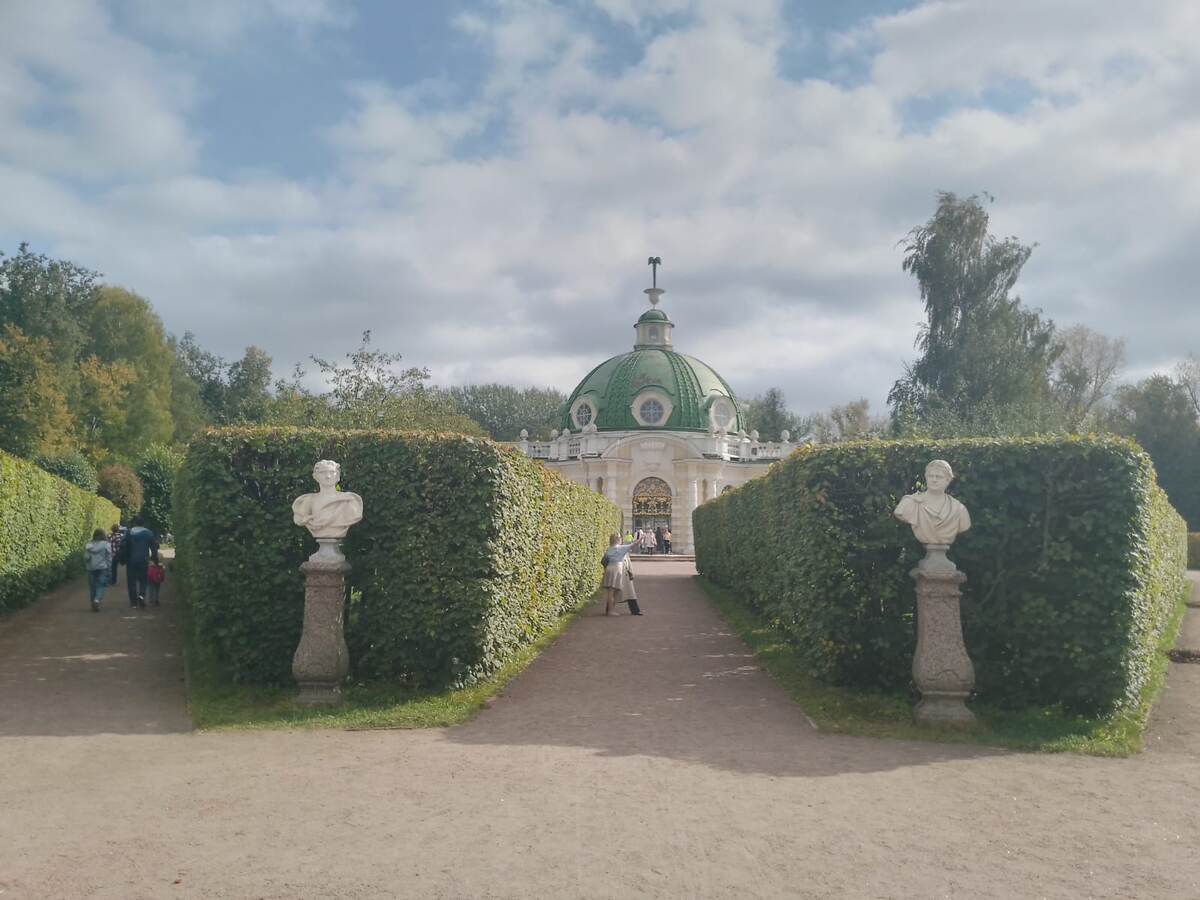 Павильон Грот в Кусково. Вид со стороны парка. Фото автора.