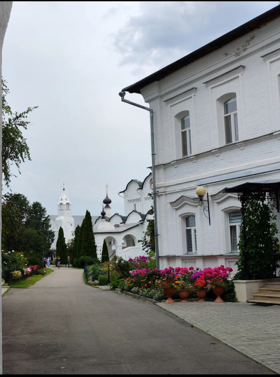 Покровский  монастырь 