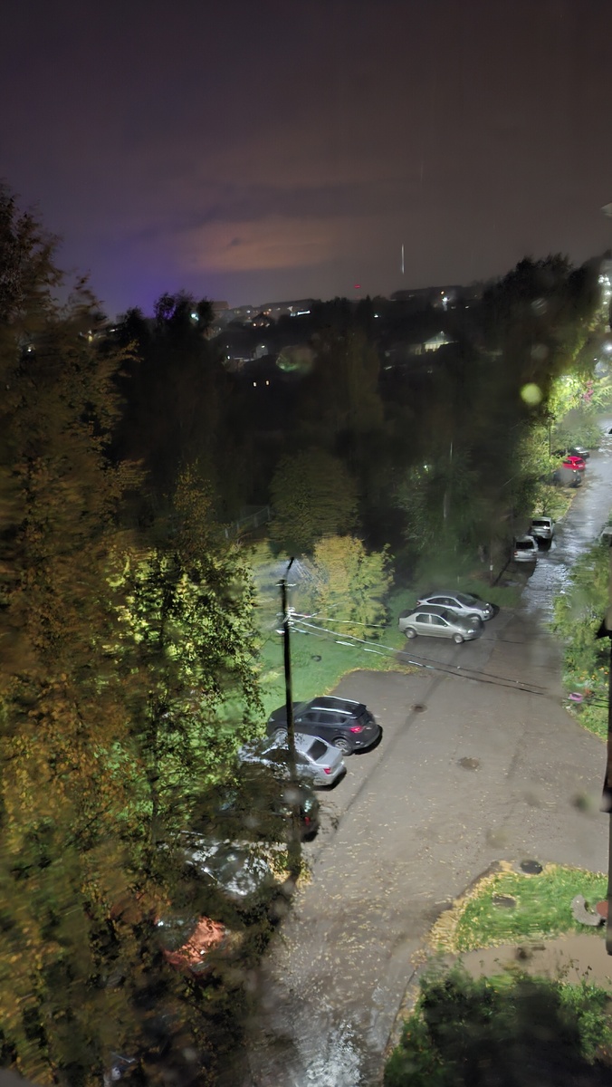 Конечно, фотография грозы не передает. 