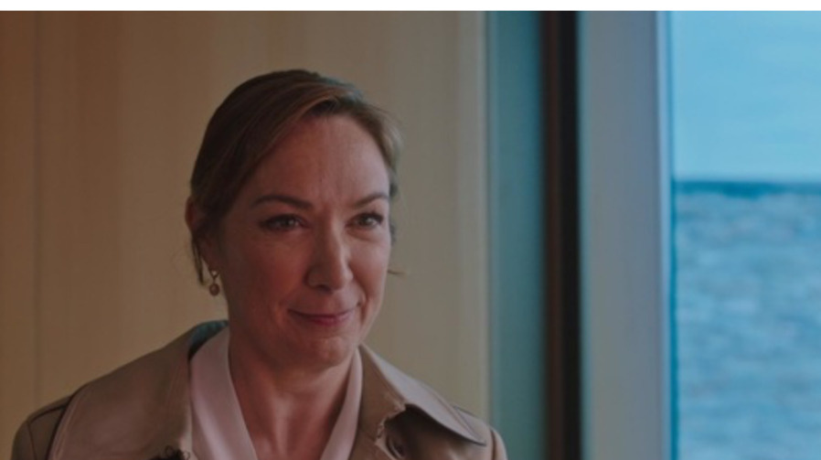 «Глотай» (2019), режиссер Карло Мирабелла-Дэйвис