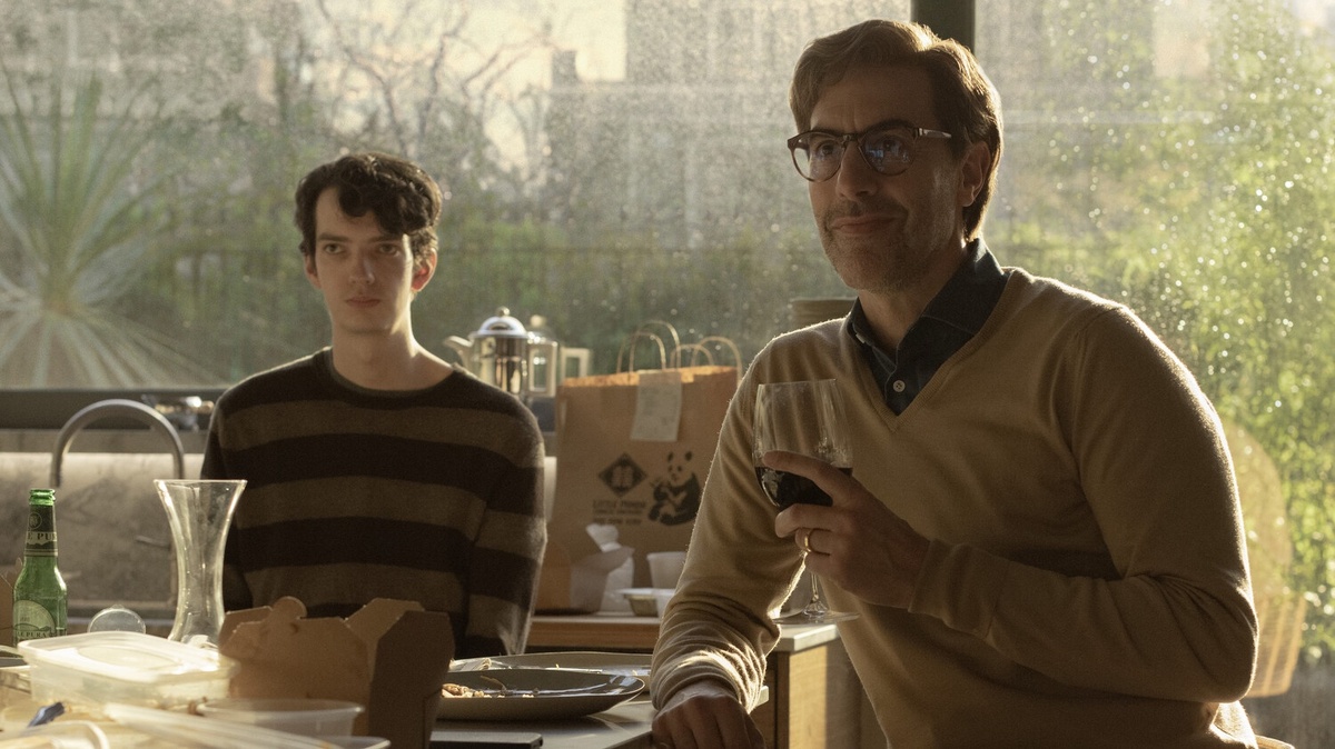 Кадр из мини-сериала «Все совпадения неслучайны», 2024 год, режиссер Альфонсо Куарон