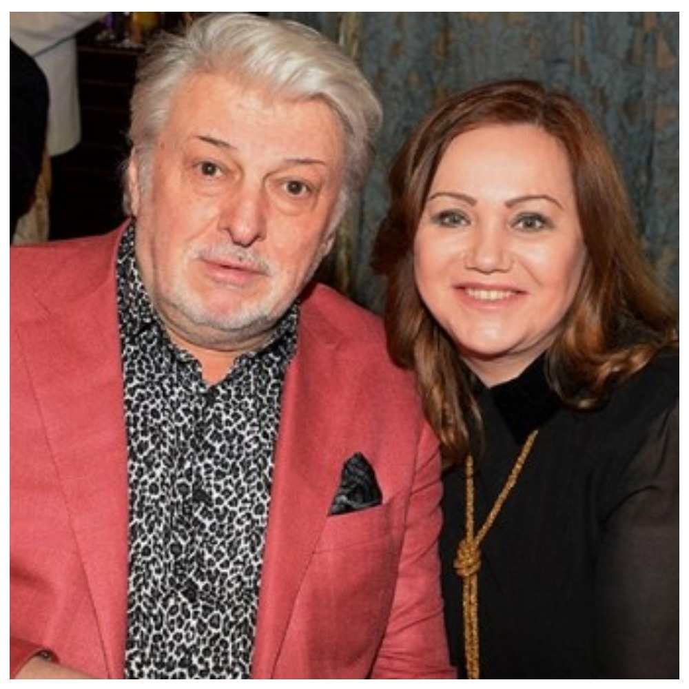 С второй женой Ириной