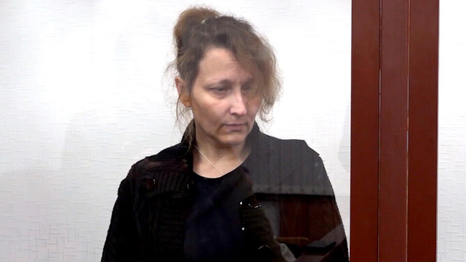     Суд оштрафовал жительницу Удмуртии, арестованную за комментарий "Сжечь ведьму" РЕН ТВ