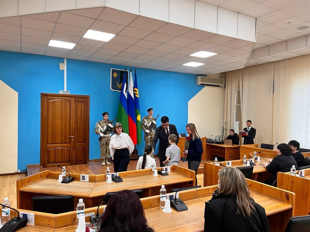    В Советском районе вручили боевые награды семьям погибших и пропавших без вести участников СВО