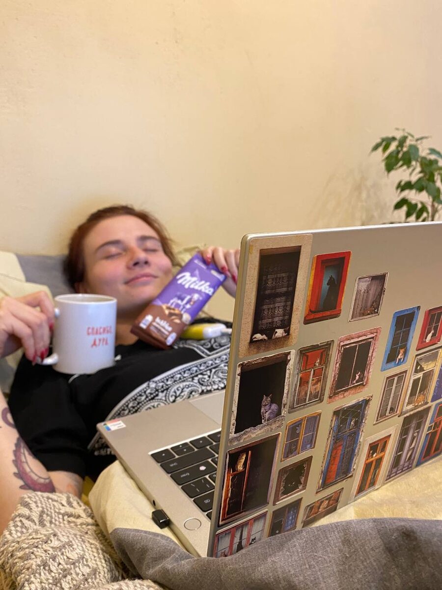 А это я, вот именно так пишу этот пост)) Что-то на лайте!