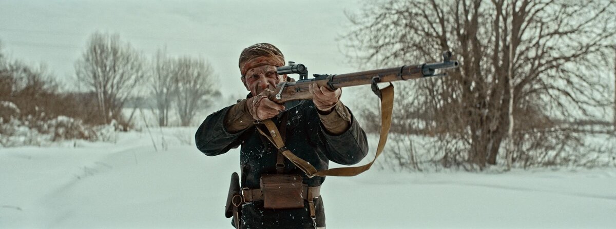 Кадр из фильма "Красный призрак" (2021)