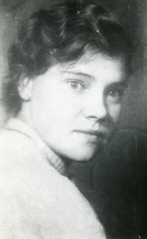 А.Л.Зубкова перед уходом на военную службу. «На память моей любимой учительнице Вере Михайловне Братановой, которой я очень многим обязана, и которую буду долго помнить. 31 августа 1941 года. Тоня Зубкова». Музеи Рязанской области.