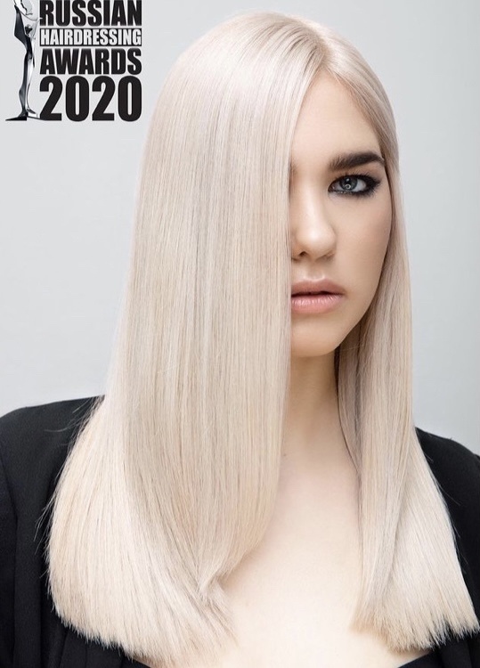 Арина на плакате международного конкурса парикмахерского мастерства 2020.