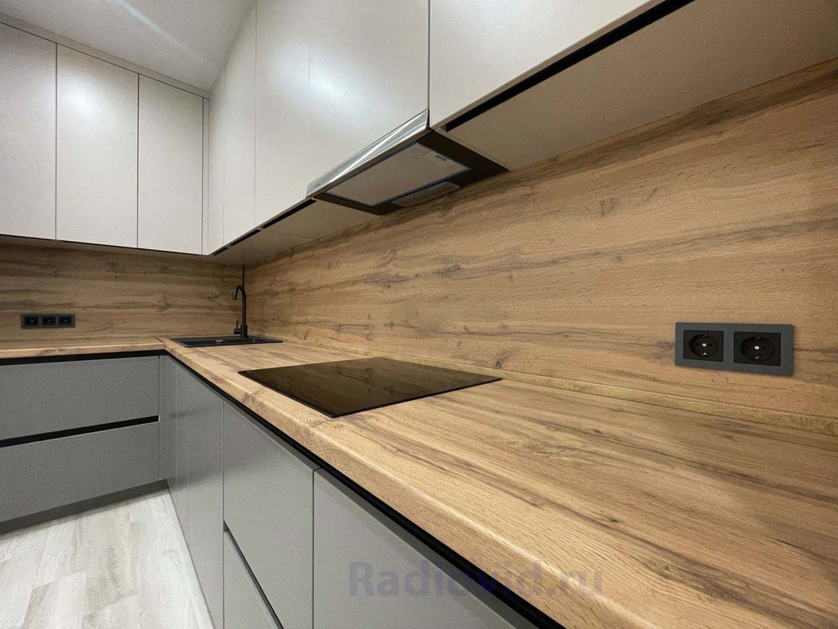 Кухонный гарнитур с ручкой Gola