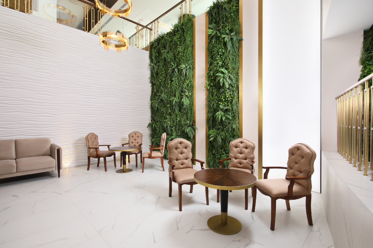 на фото: общественная зона санатория "Плаза СПА" Кисловодск