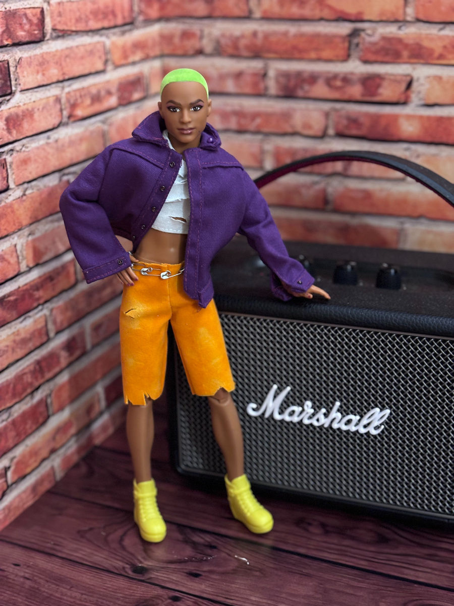 Многострадальная джинсовка, шорты и один вариант футболки)